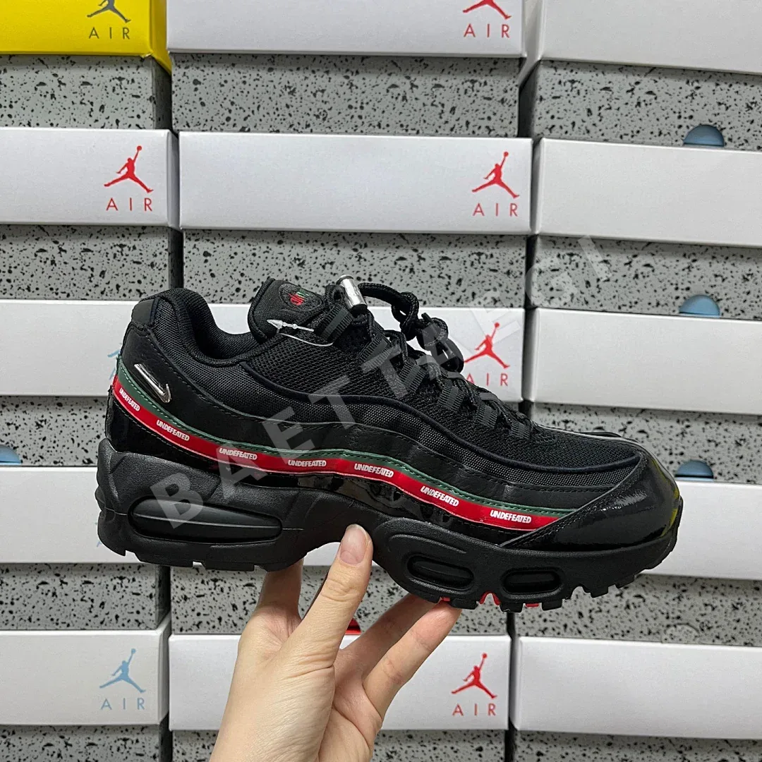 나이키 [KZ2.0] 에어 맥스 95 SP IB4453-001 201159 Nike Air Max 95 SP Undefeated Black 상세 이미지 9