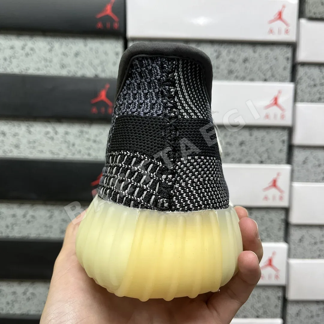 아디다스 [XQ] 이지 부스트 350 V2 FZ5000 200810 Adidas Yeezy Boost 350 V2 Carbon 상세 이미지 4