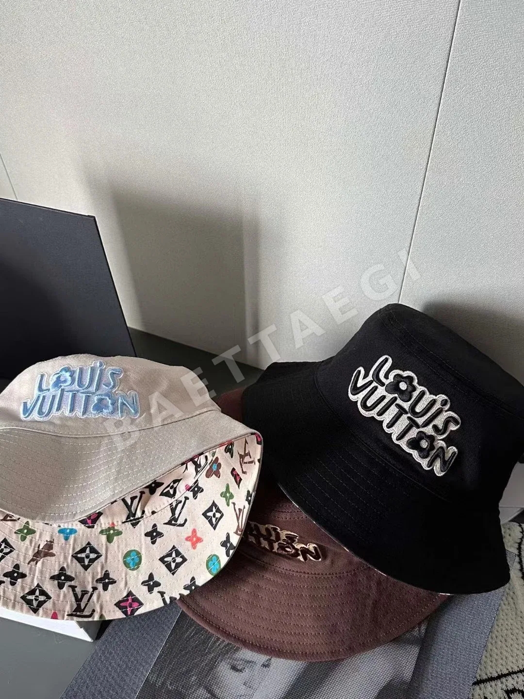 루이비통 양면 그래피티 자수 피셔맨 햇 상세 이미지 2