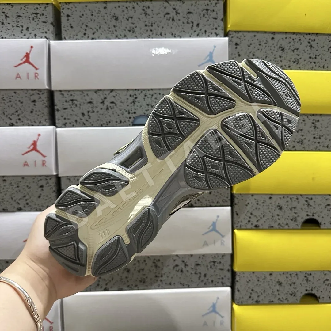 아식스 [WZ] 젤 큐뮬러스 16 1203A733-101 200407 Asics Gel-Cumulus 16 Cream Clay Grey 상세 이미지 7