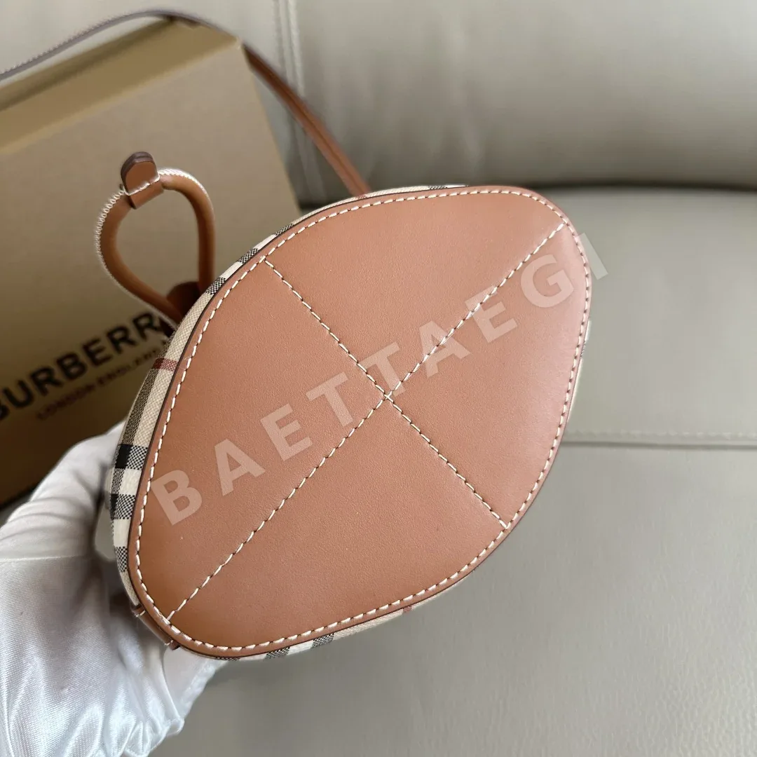 버버리 버치우드 브라운 버킷백 상세 이미지 9