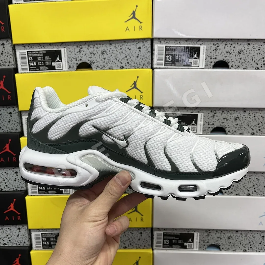 나이키 [DF] 에어 맥스 플러스 블랙 그린 FV6057-100 201066 Nike Air Max Plus 상세 이미지 3