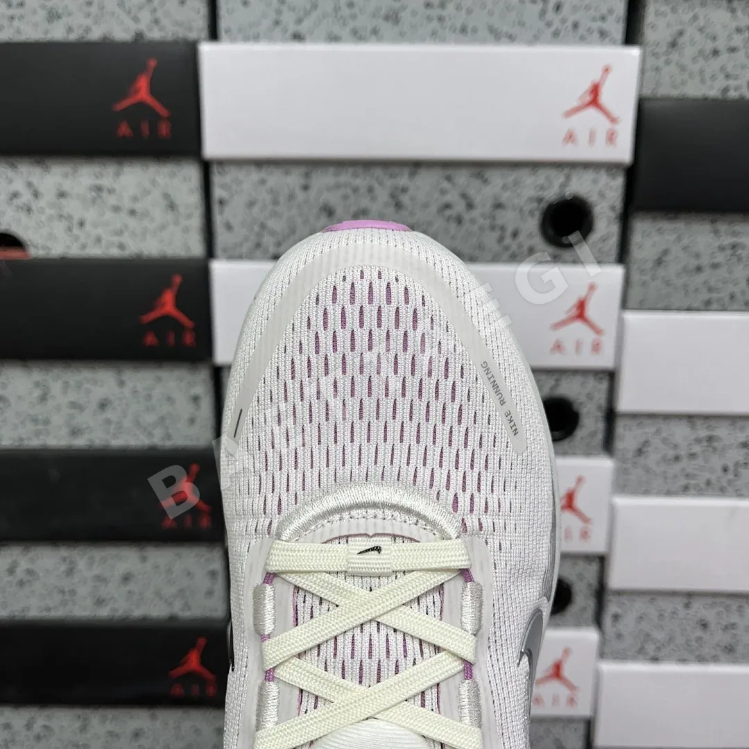 나이키 줌 보메로 18 13 IM2503 201112 Nike Zoom Vomero 18 -13 상세 이미지 9