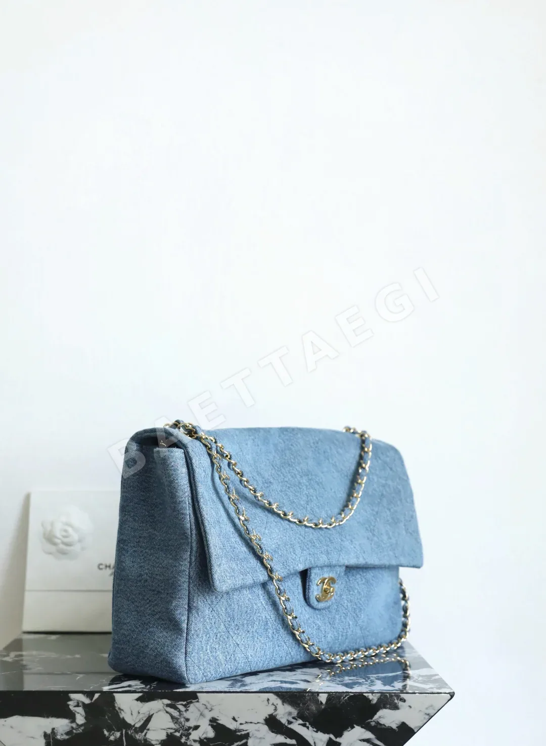 샤넬 라이트 데님 맥시 플랩 가방 상세 이미지 3