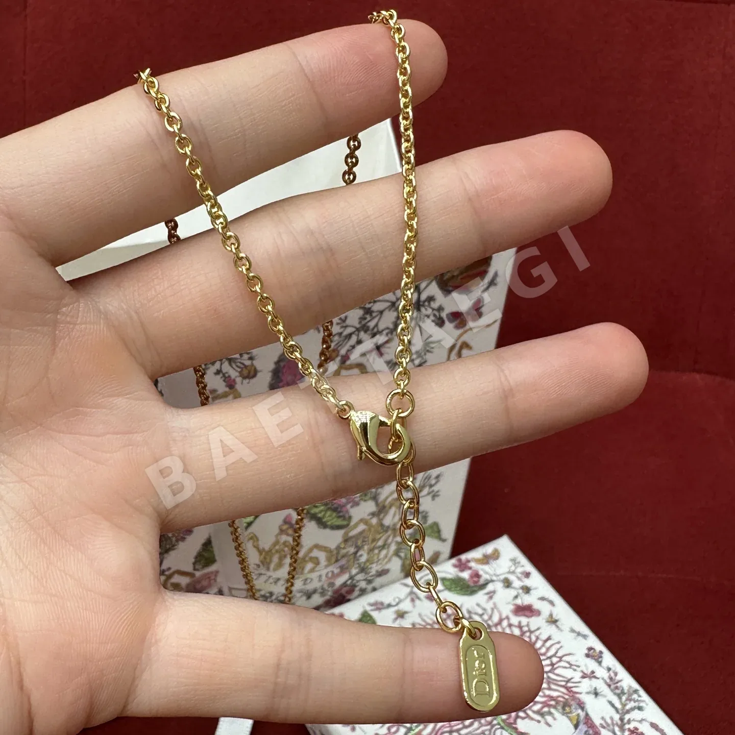 디올 화이트 마더오브펄 네 잎 클로버 목걸이 상세 이미지 4