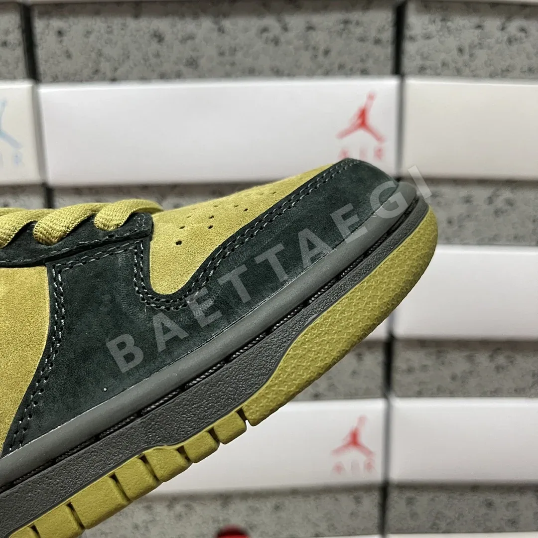 나이키 [AY] SB 덩크 로우 HQ8487-300 201035 Nike SB Dunk Low Supreme 94 Camper Green 상세 이미지 2
