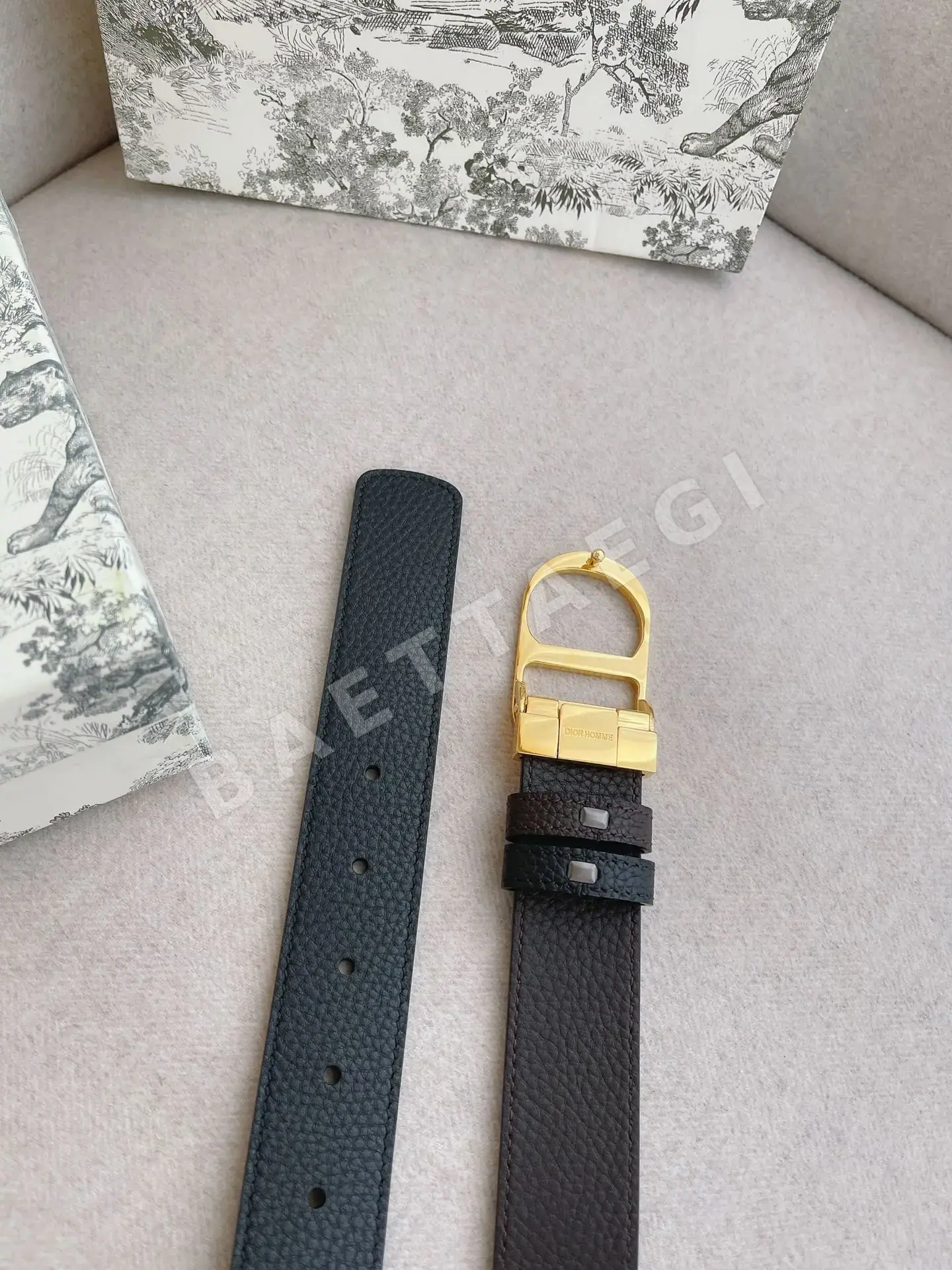 디올 CD 로고 남성 캐주얼 벨트 상세 이미지 8