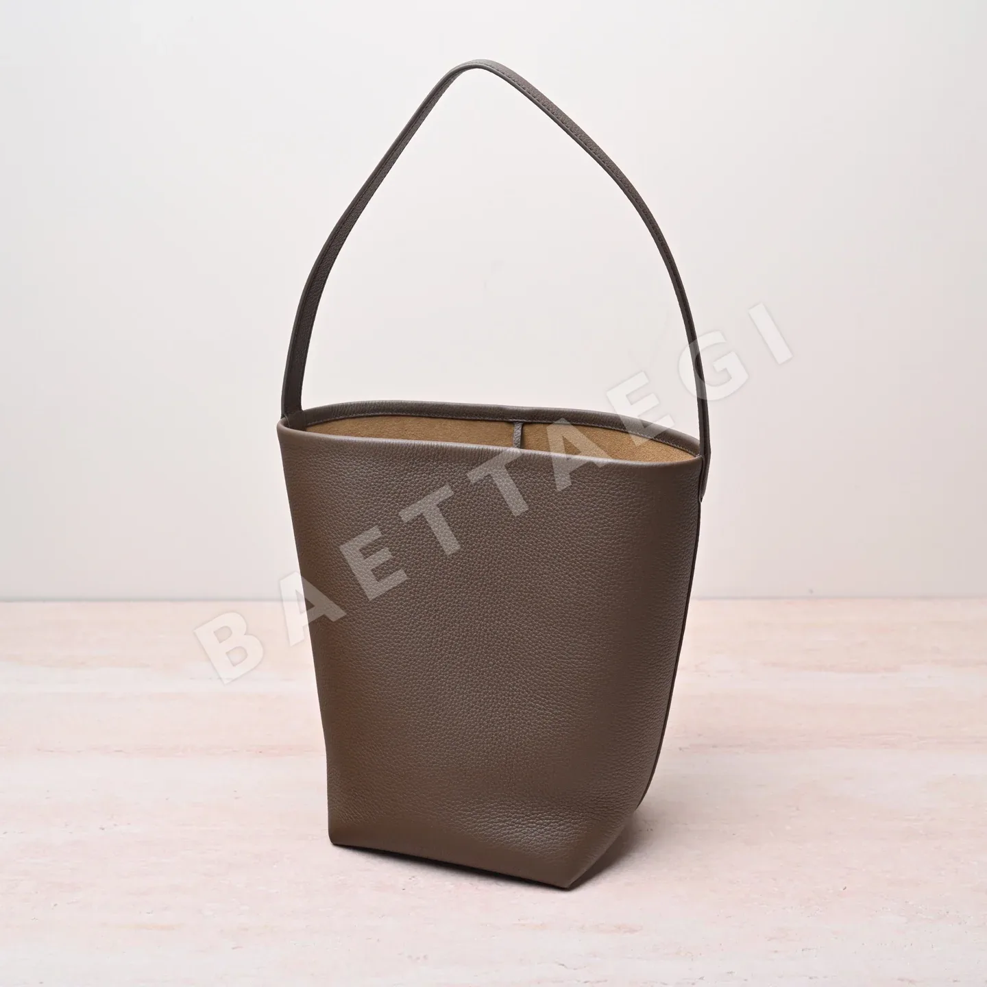 더로우 파크 토트백 상세 이미지 3