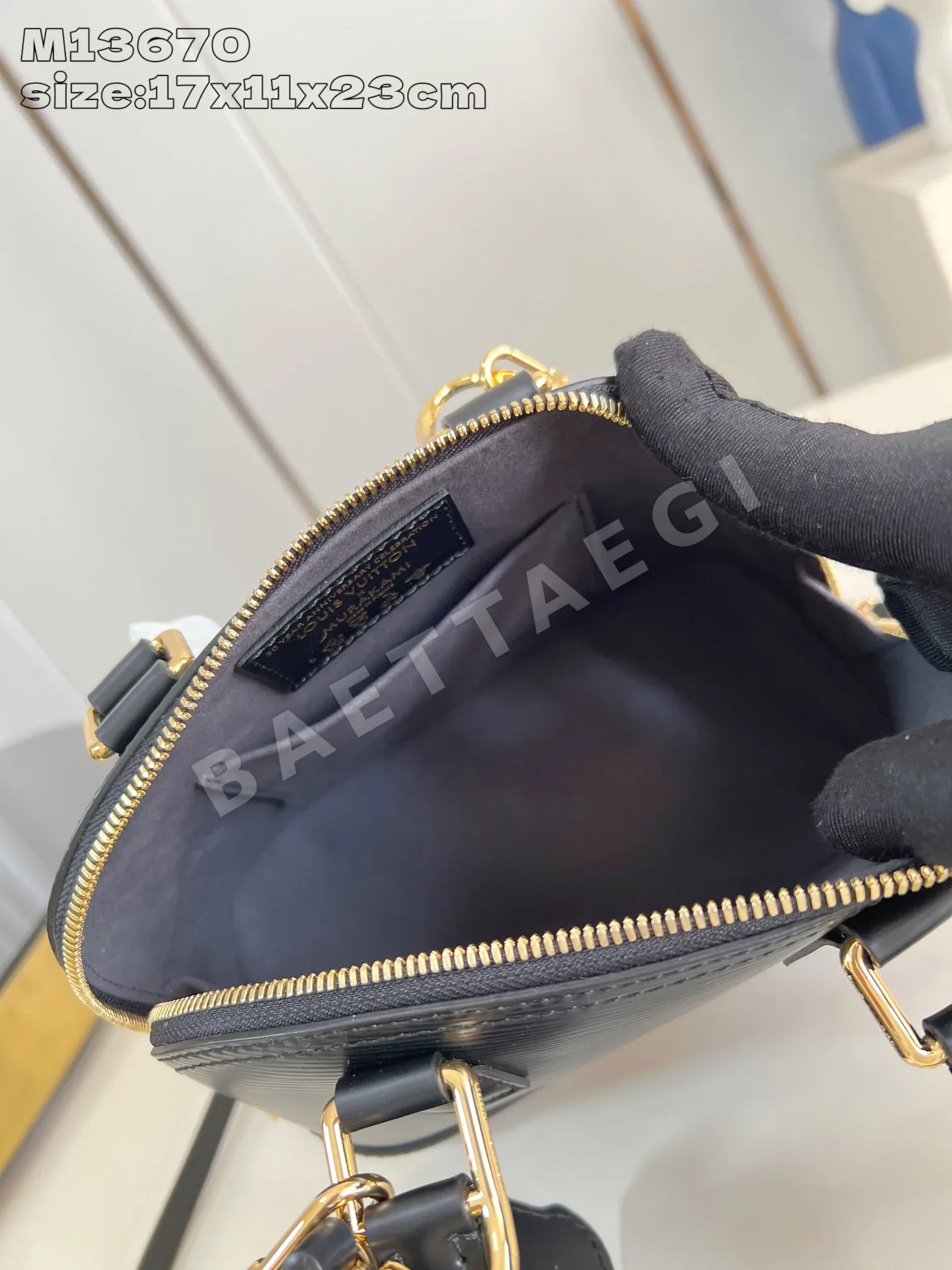 루이비통 M13670 블랙 알마 핸드백 BB 에피 상세 이미지 12